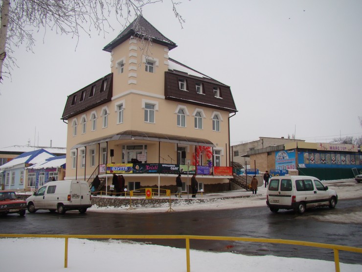 Торгівельно-офісний комплекс у Нових Санжарах